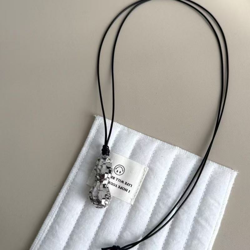 Women Accessories Meaning - Kadınlar için Şık Metal Fıstık Kolye,